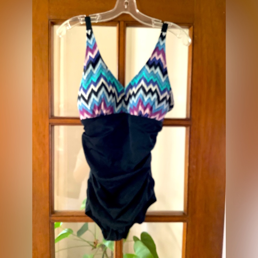 Perona women’s one piece bathing suit size 10